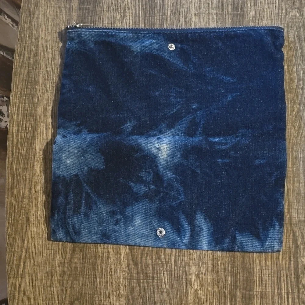 Code Blue Pouch - Picture 2 of 5